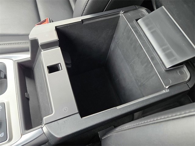 Used 2024 Ford Explorer XLT w/ Equipment Group 202A image 12