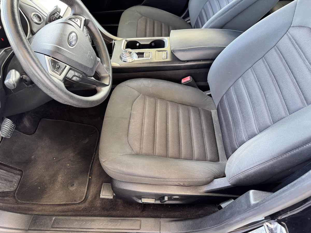 Used 2017 Ford Fusion SE w/ Fusion SE Technology Package FWD image 33