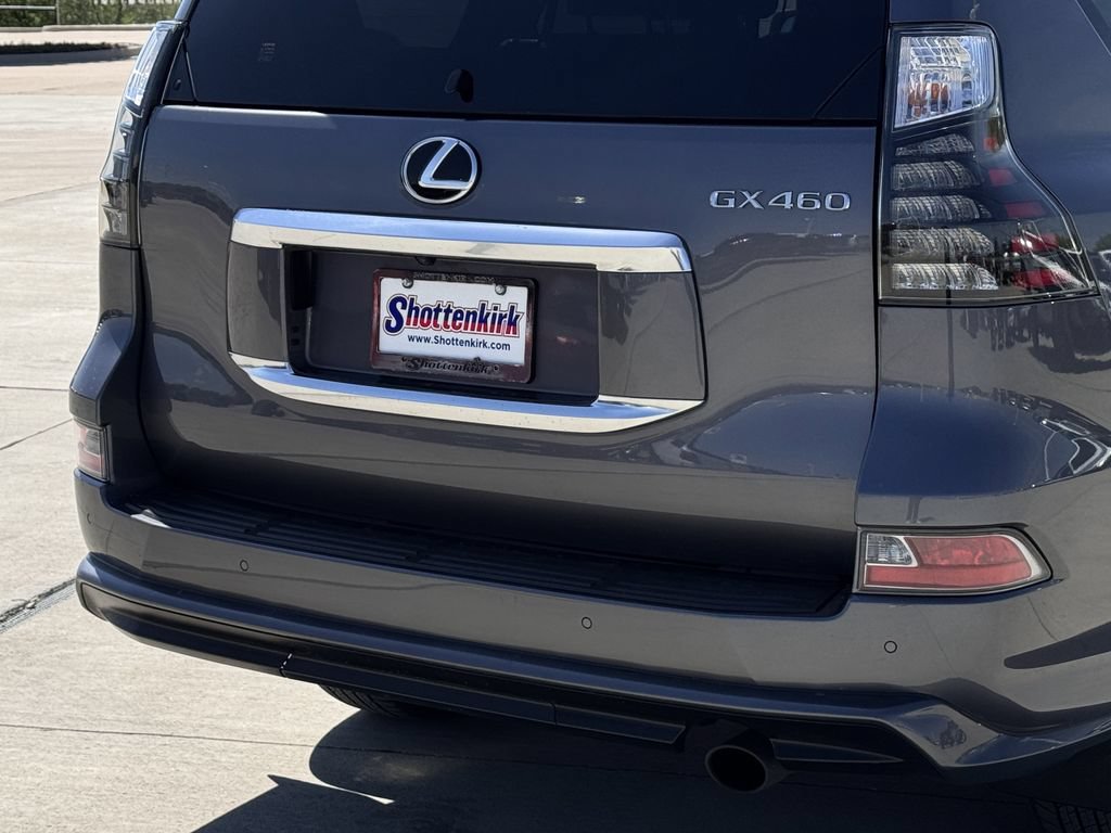 Used 2023 Lexus GX 460 Premium w/ Accessory Package AWD/4WD image 6