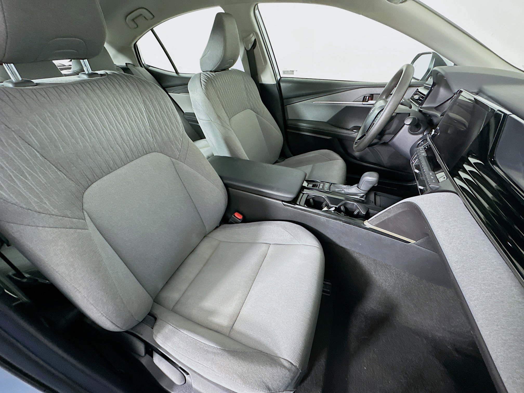 Used 2025 Toyota Camry LE image 31