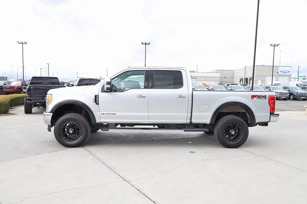 Used 2017 Ford F250 XLT w/ XLT Premium Package AWD/4WD image 3