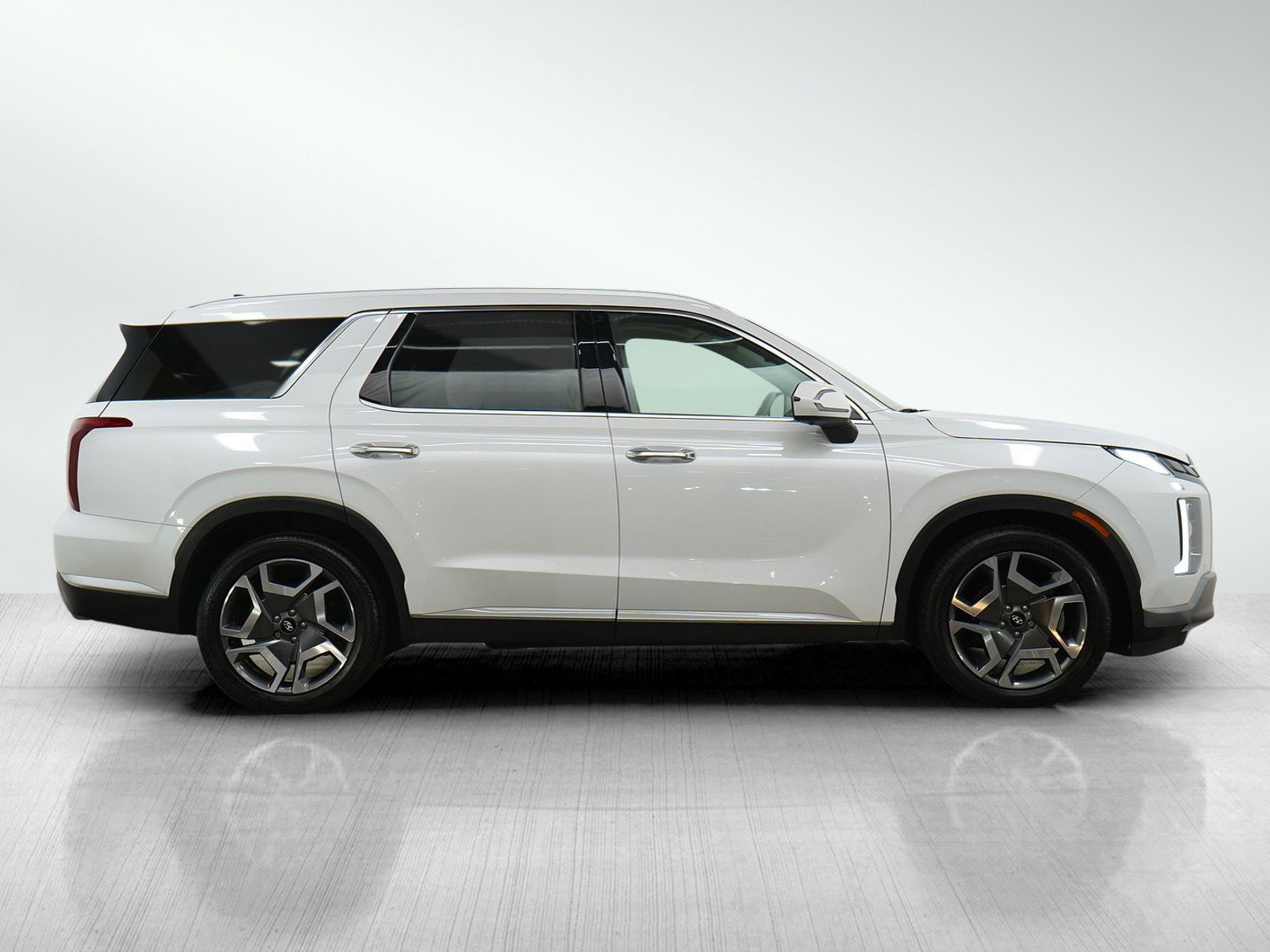 Certified 2024 Hyundai Palisade Limited AWD/4WD image 6