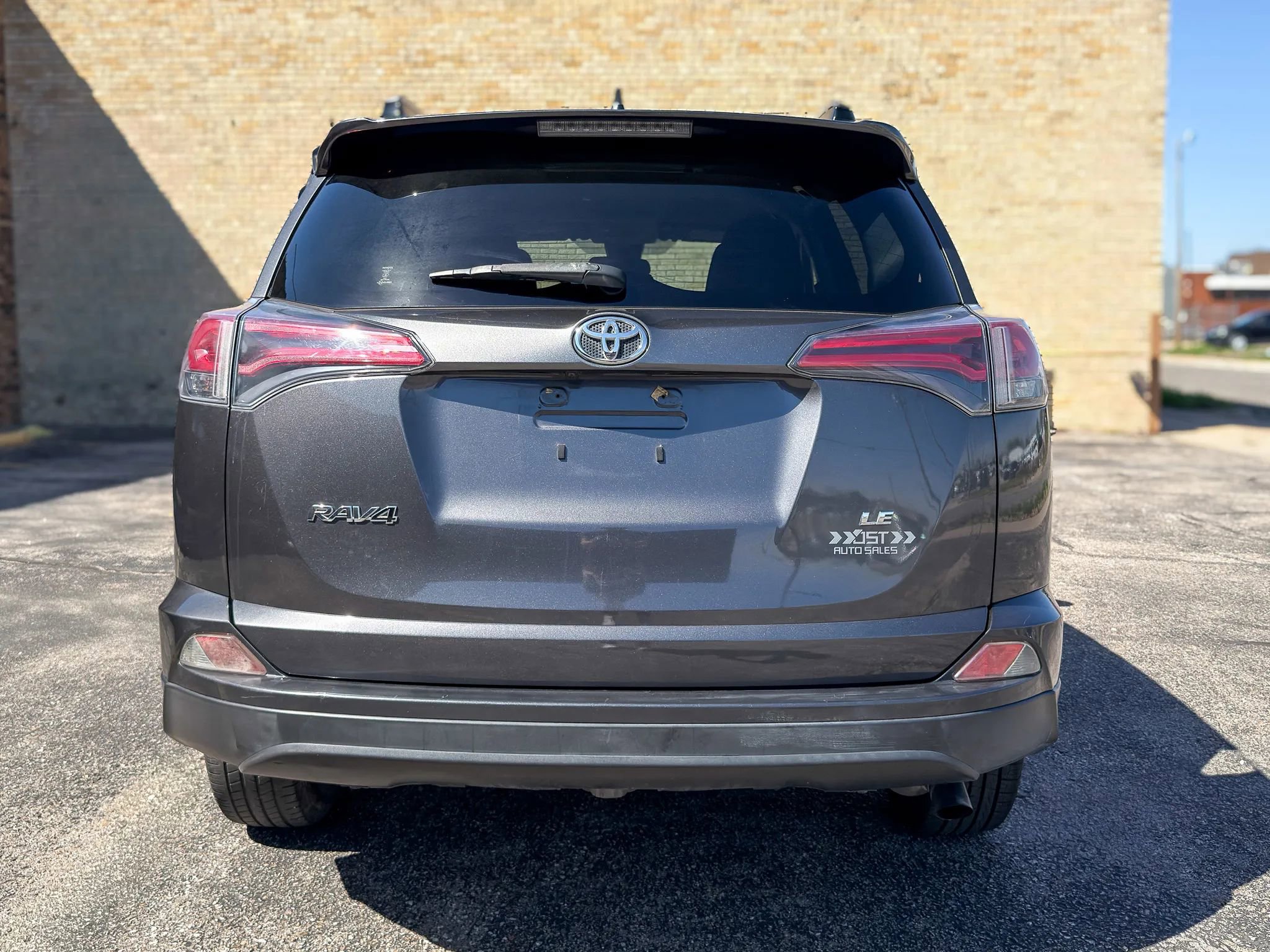 Used 2018 Toyota RAV4 LE image 7