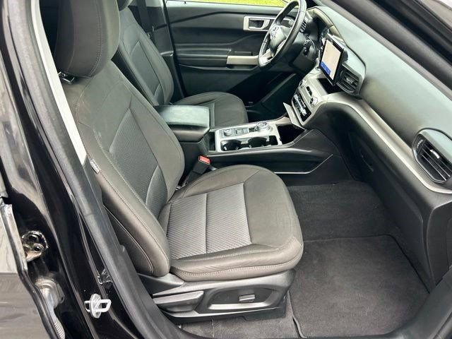 Used 2023 Ford Explorer XLT AWD/4WD image 54