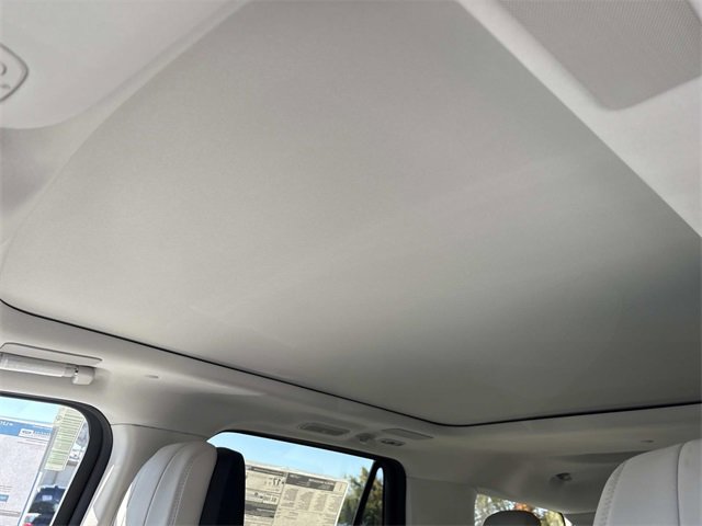 New 2025 Lincoln Navigator Reserve image 25