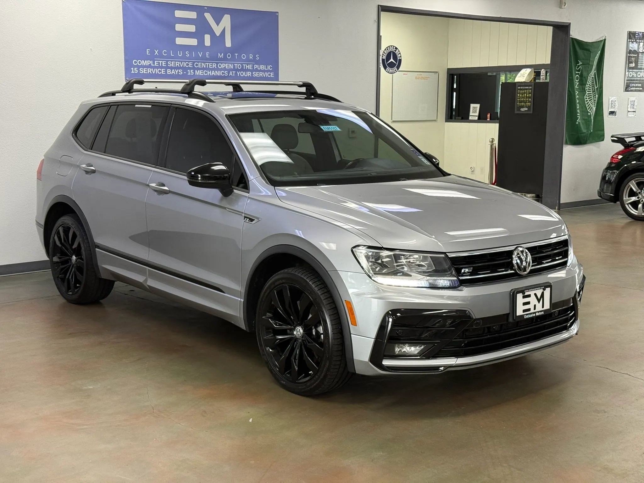 Used 2021 Volkswagen Tiguan SE R-Line FWD image 2