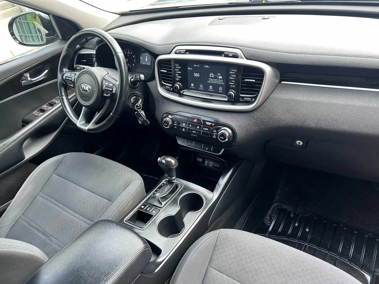 Used 2017 Kia Sorento LX w/ LX Convenience Package image 27