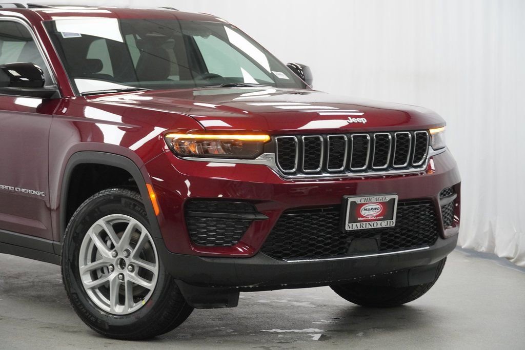 New 2026 Jeep Grand Cherokee Laredo image 3