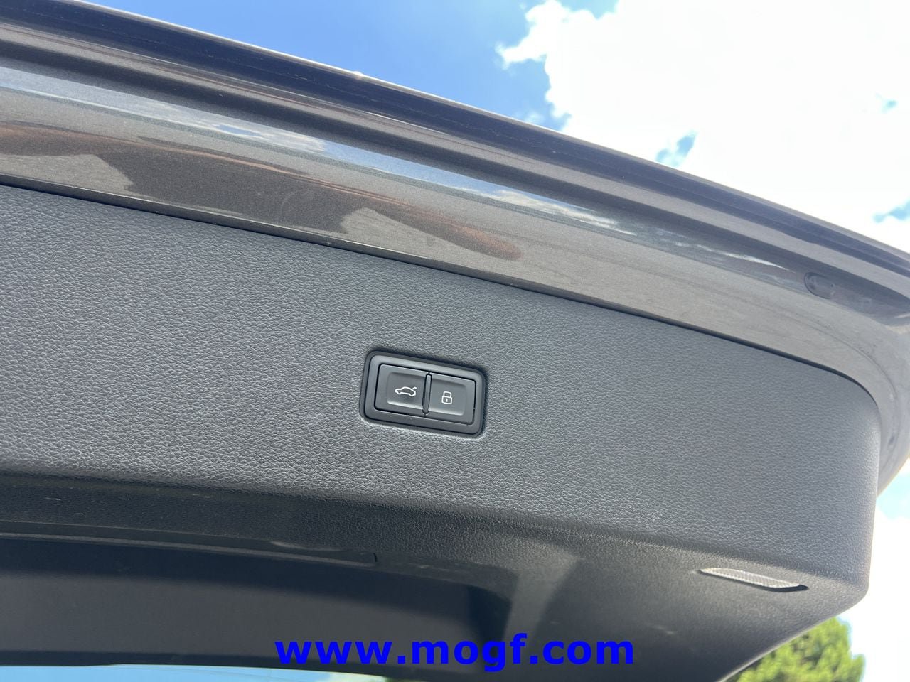 Used 2025 Audi Q8 Premium AWD/4WD image 23