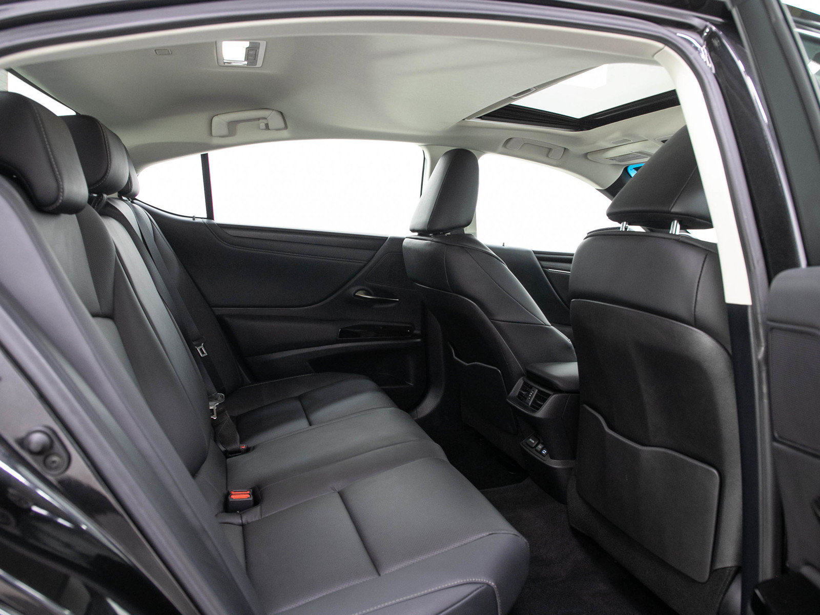 Used 2025 Lexus ES 300h FWD image 12