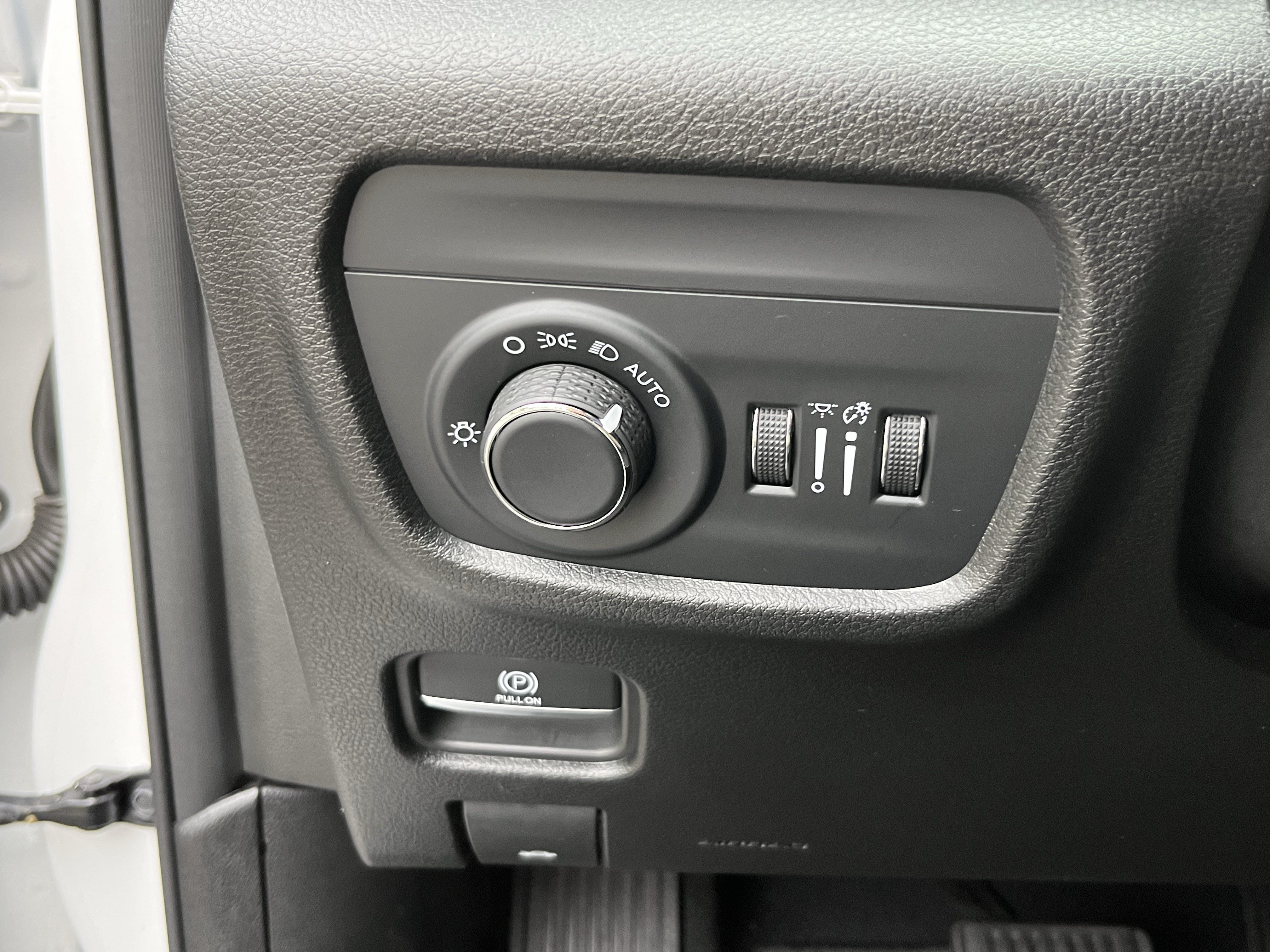 Used 2023 Jeep Grand Cherokee Altitude AWD/4WD image 24