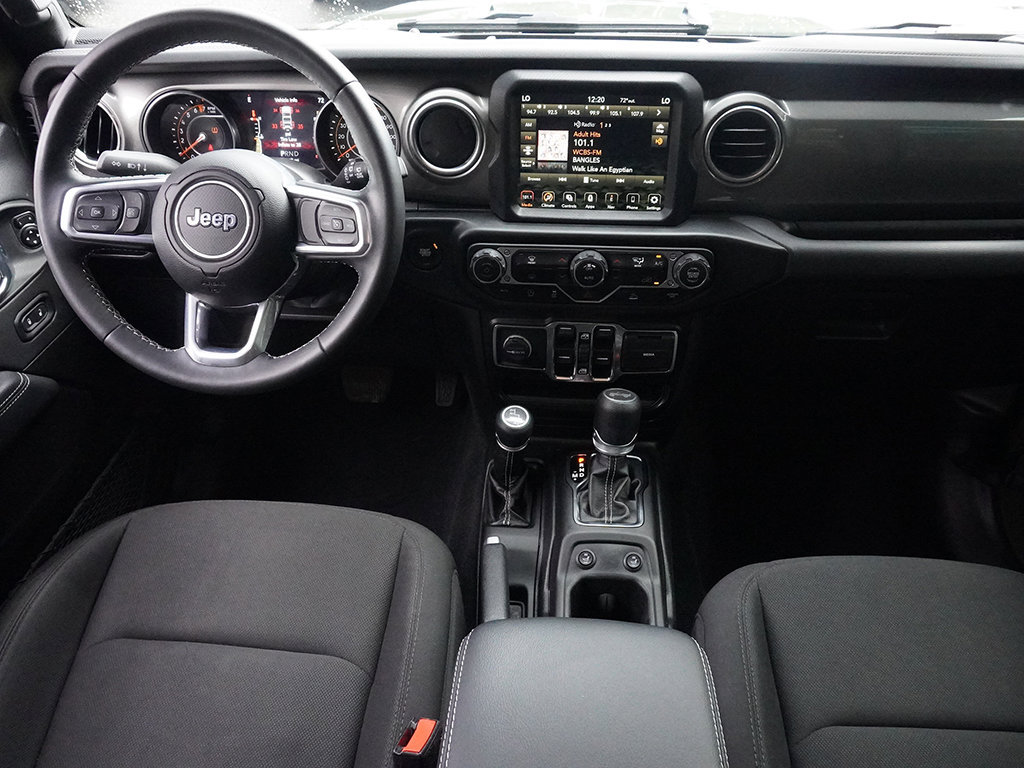 Used 2022 Jeep Wrangler Unlimited Sahara AWD/4WD image 33