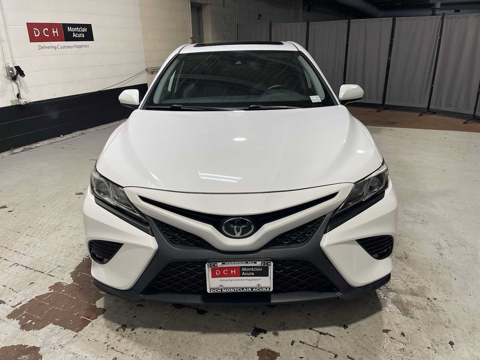 Used 2020 Toyota Camry SE FWD image 6