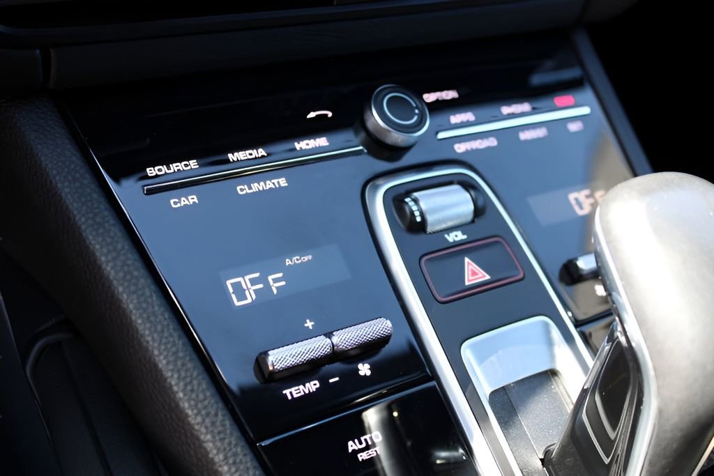 Used 2022 Porsche Cayenne Platinum Edition AWD/4WD image 15
