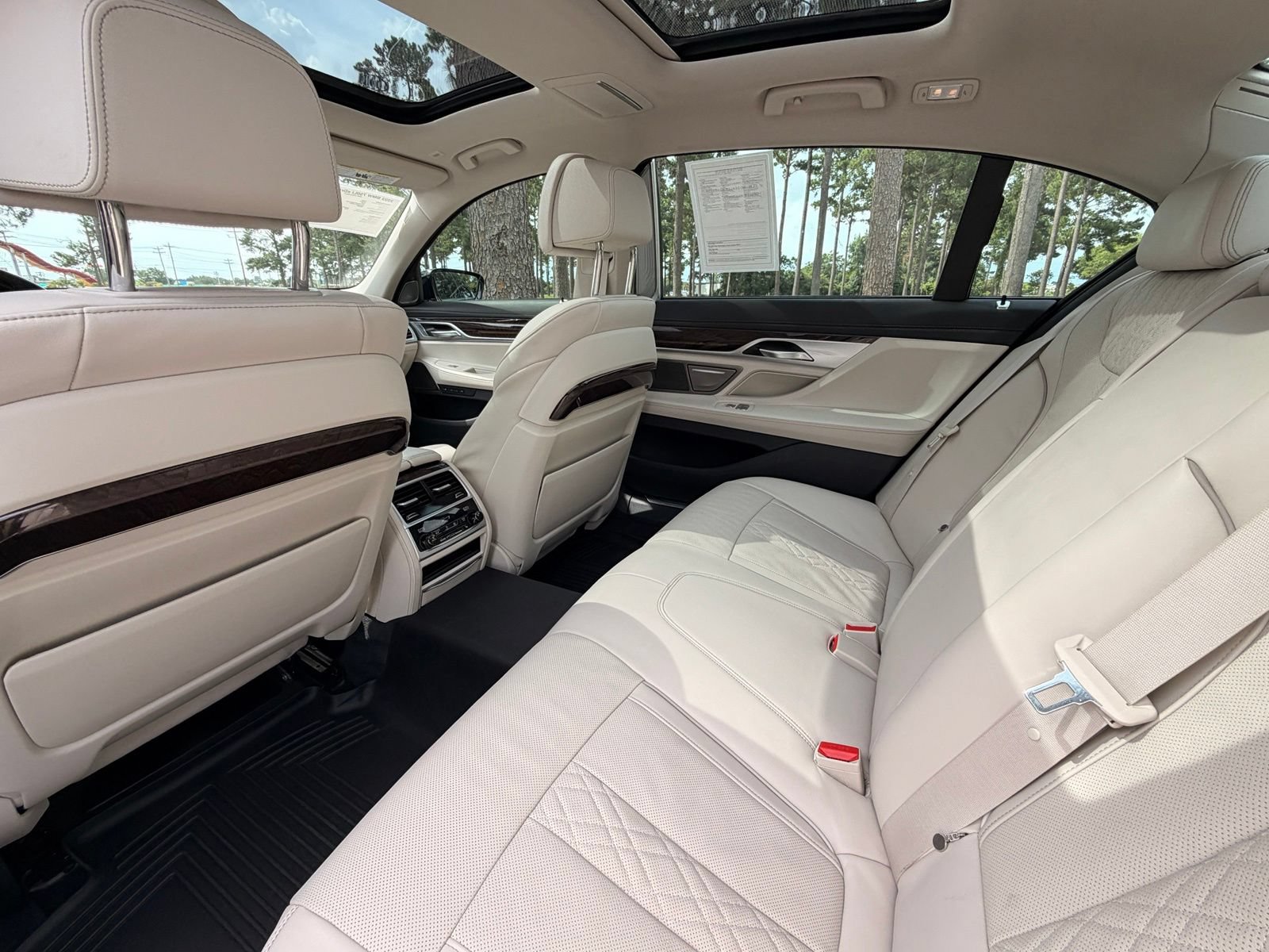 Used 2022 BMW 750i xDrive w/ Executive Package AWD/4WD image 15