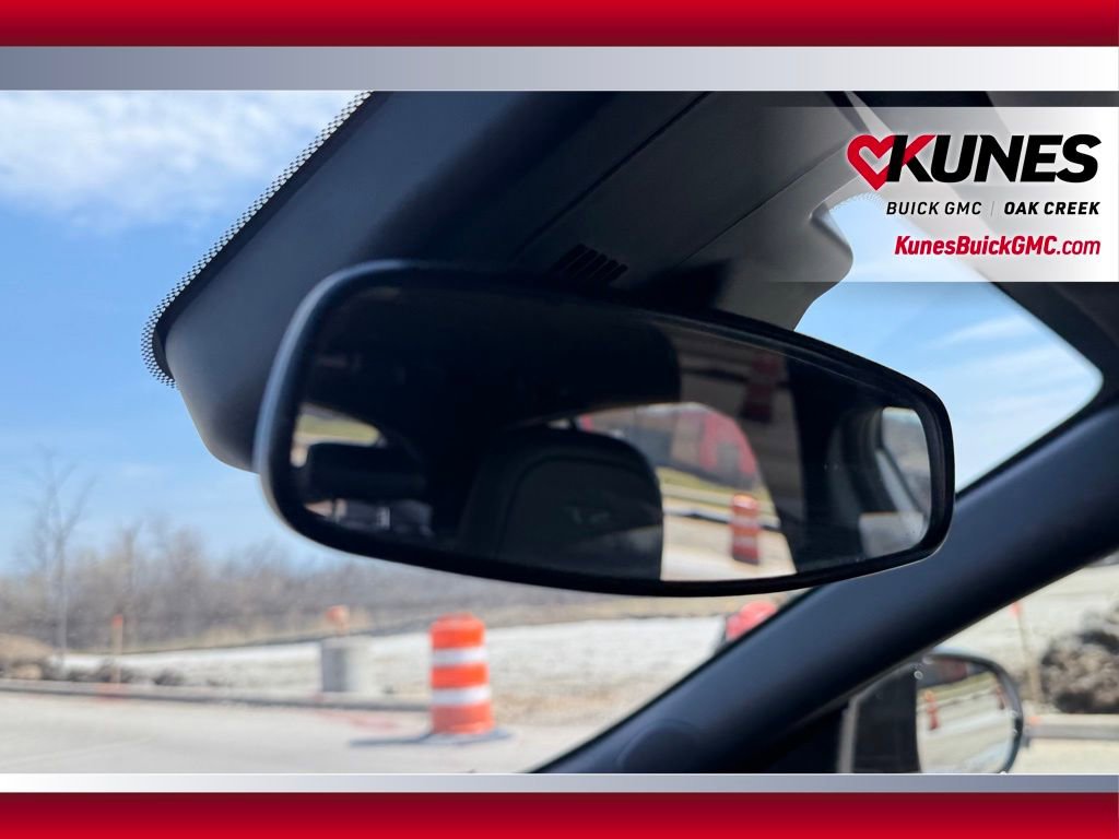 Used 2025 Buick Envista Sport Touring w/ Convenience II Package FWD image 24