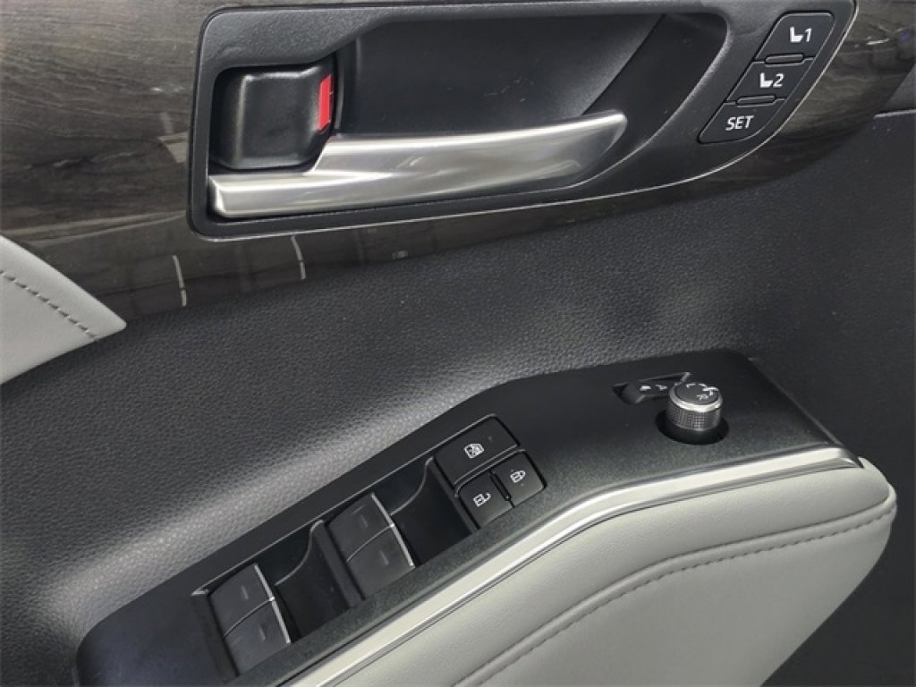 New 2026 Toyota Highlander Limited image 28