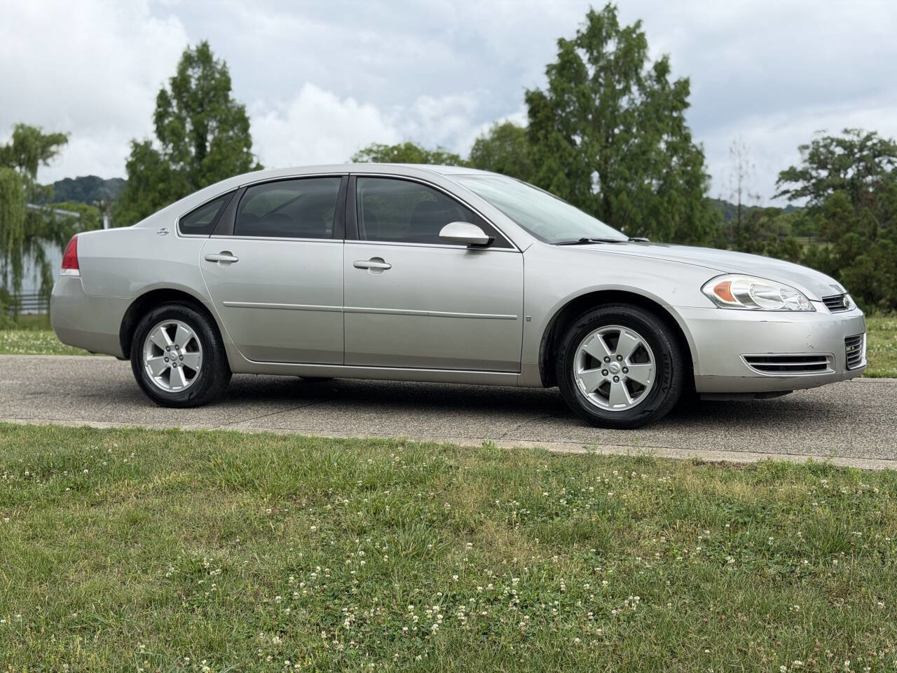 Used 2008 Chevrolet Impala LT FWD image 8