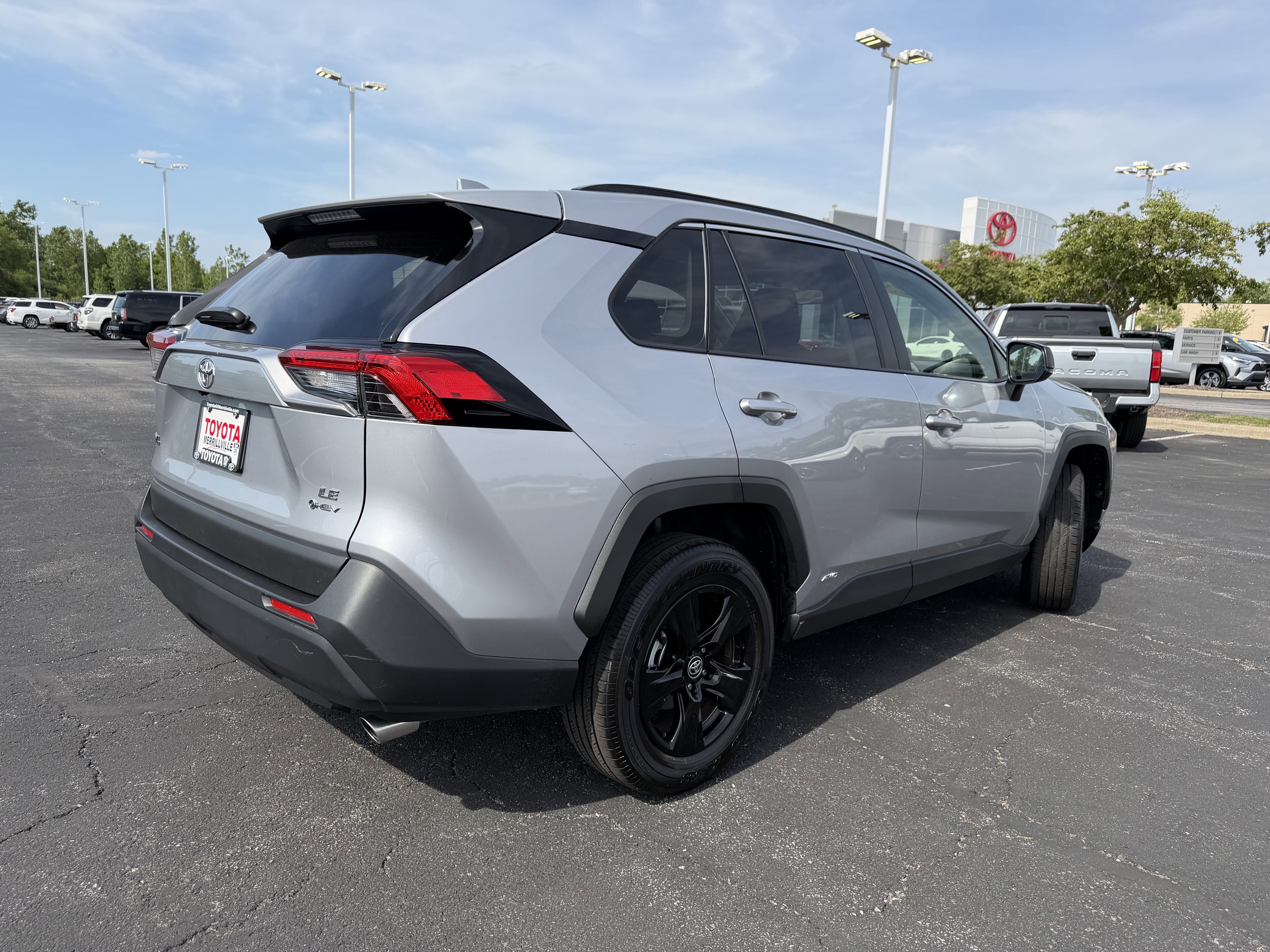 Used 2025 Toyota RAV4 LE AWD/4WD image 8