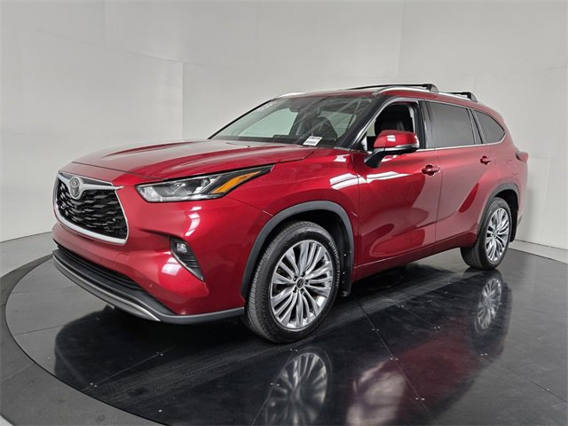 Used 2023 Toyota Highlander Platinum image 2