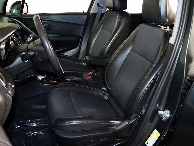 Used 2020 Chevrolet Trax LT w/ LT Convenience Package image 4