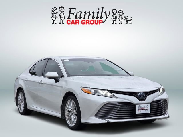 Used 2018 Toyota Camry XLE FWD image 2