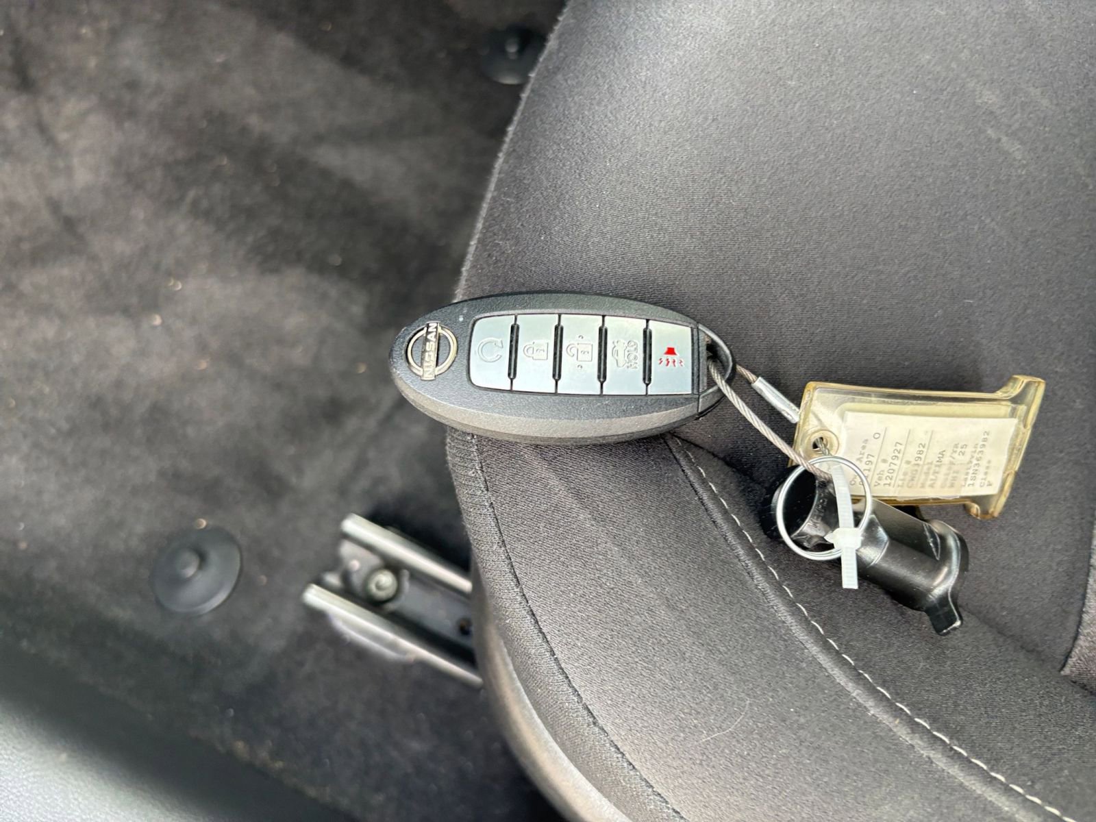 Used 2025 Nissan Altima 2.5 SV FWD image 25