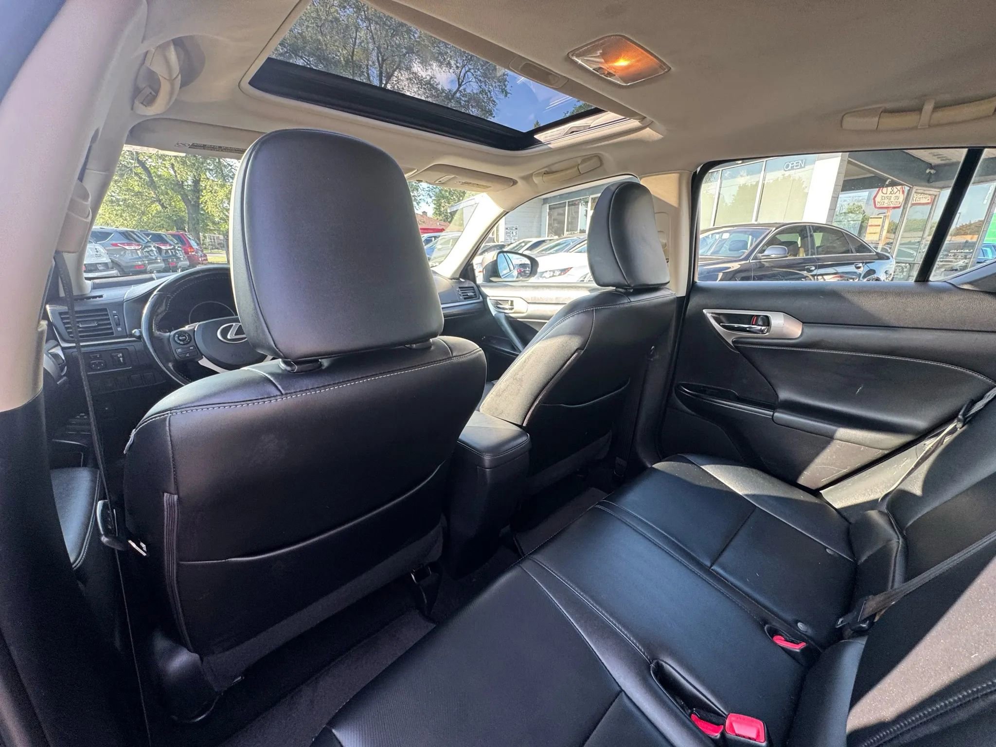 Used 2015 Lexus CT 200h Premium image 12