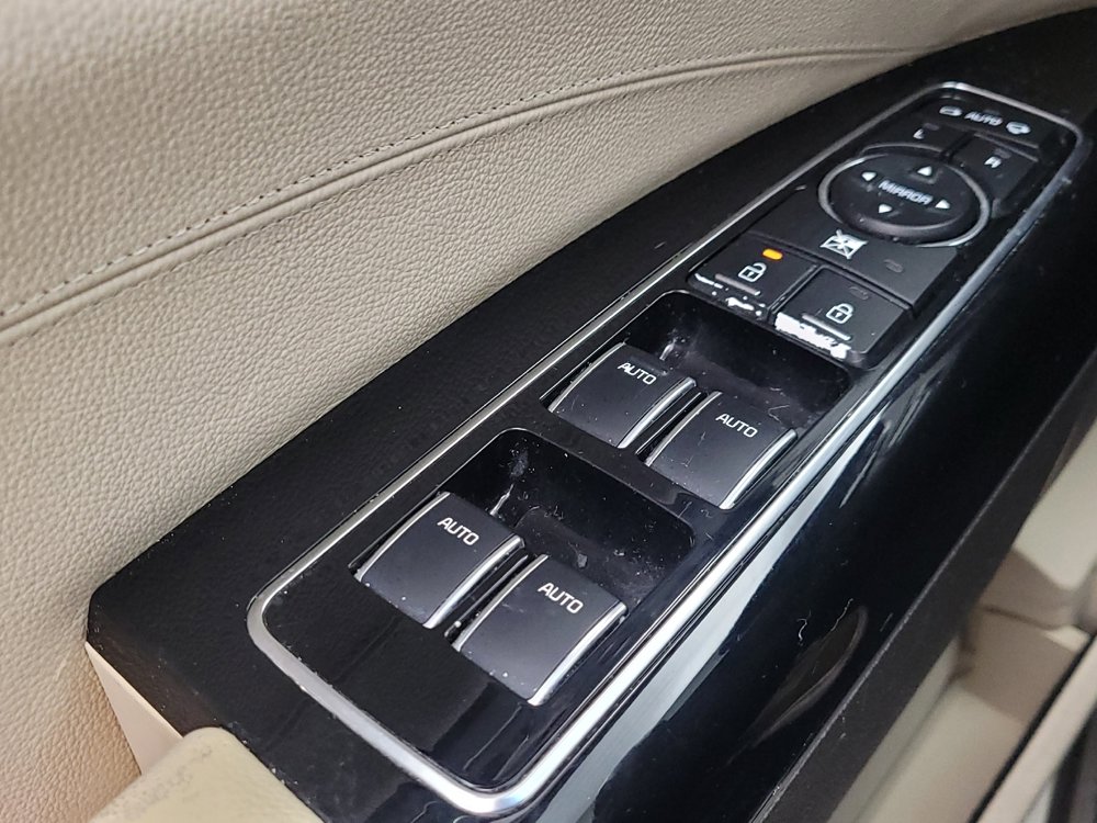 Used 2015 Kia K900 Premium w/ Interior Highline Package image 27