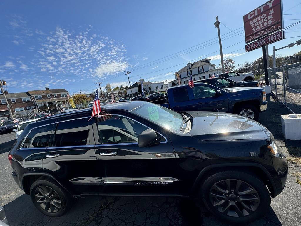 Used 2011 Jeep Grand Cherokee Laredo image 2