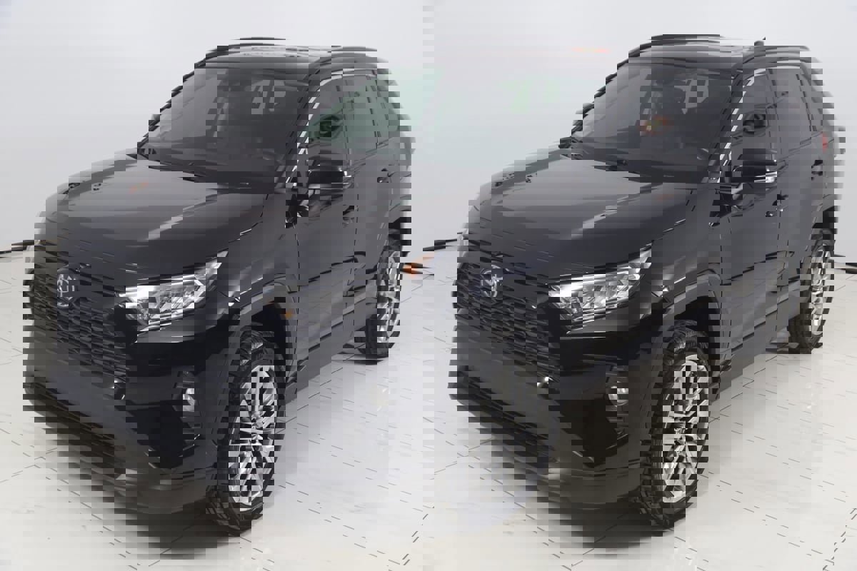 Used 2019 Toyota RAV4 XLE Premium image 20