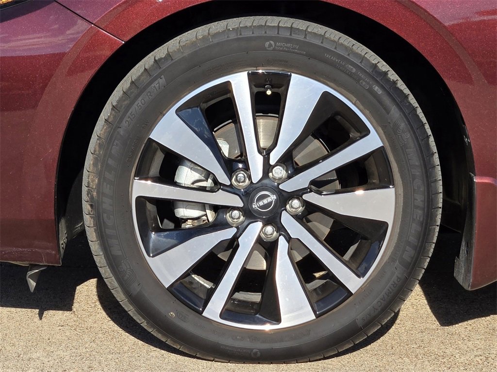 Used 2024 Nissan Sentra SV w/ SV Premium Package image 10