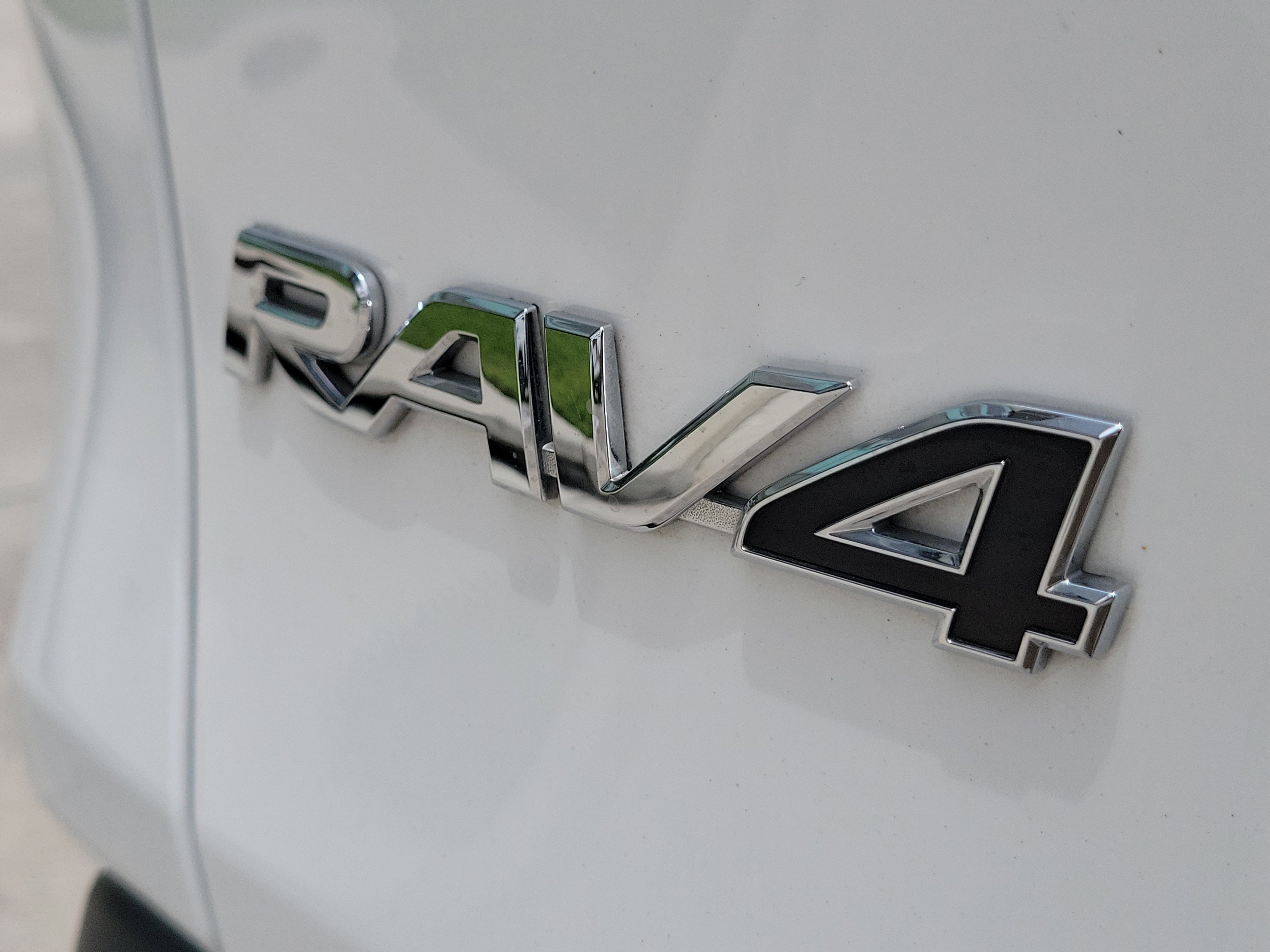 Used 2024 Toyota RAV4 XLE FWD image 11