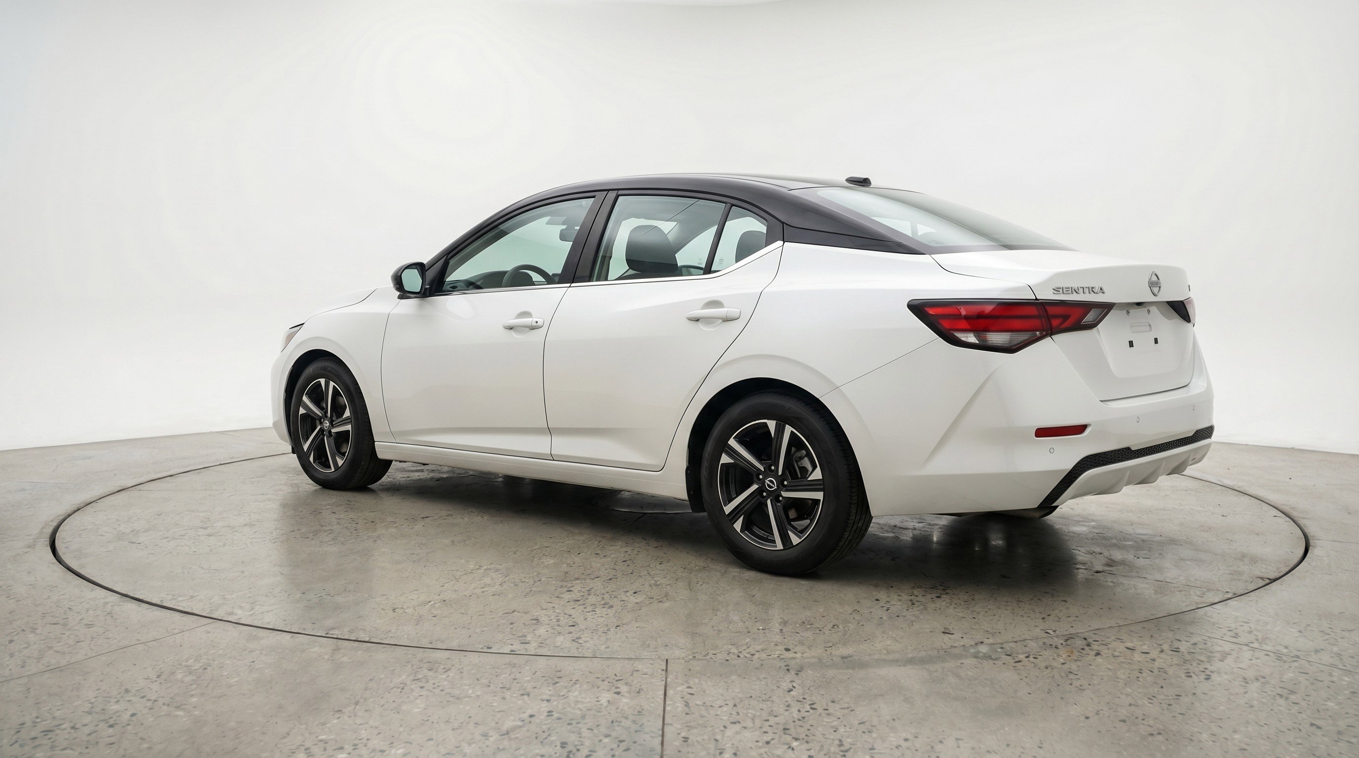 Used 2025 Nissan Sentra SV image 6