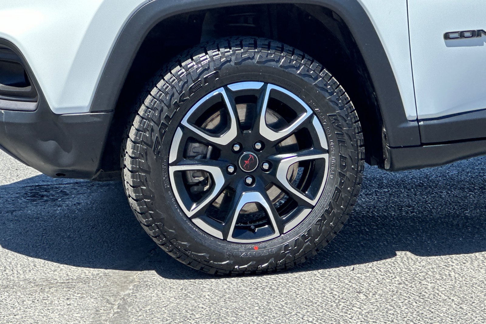 Used 2025 Jeep Compass Trailhawk AWD/4WD image 25