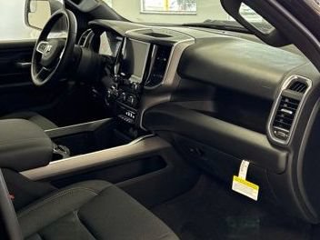 New 2026 RAM 1500 Express AWD/4WD image 22