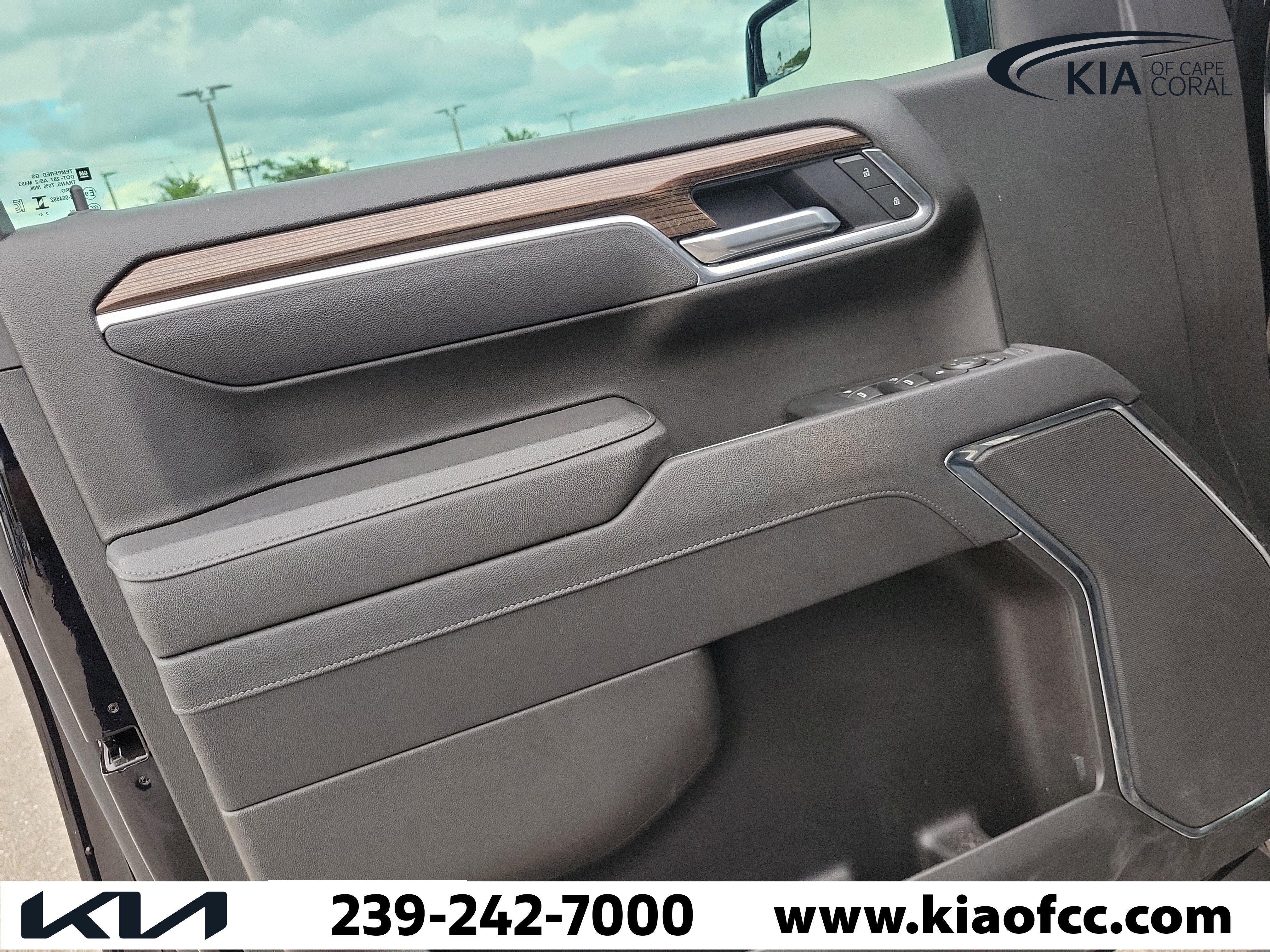 Used 2025 Chevrolet Silverado 1500 LT w/ Protection Package AWD/4WD image 19