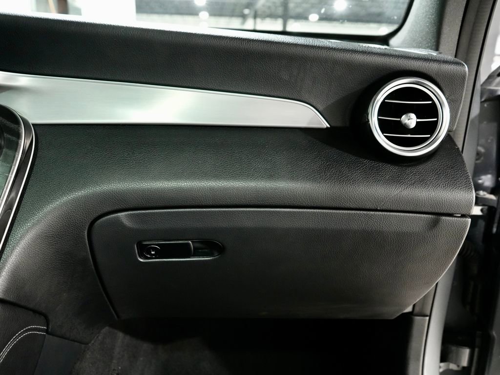 Used 2019 Mercedes-Benz GLC 300 image 25