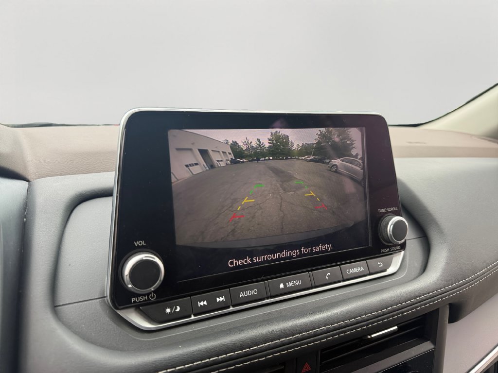 Used 2023 Nissan Rogue S AWD/4WD image 16