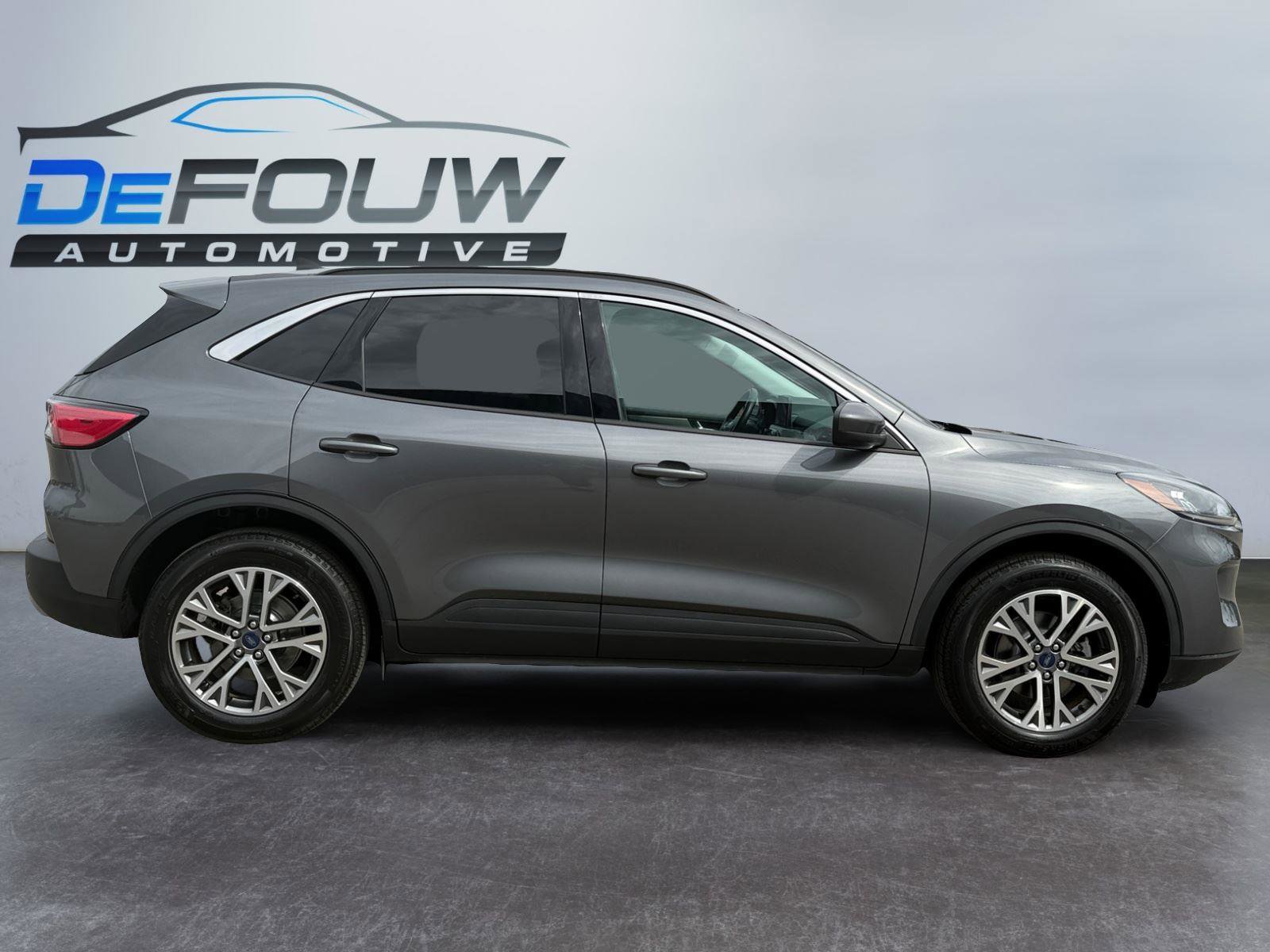Used 2021 Ford Escape SEL image 2