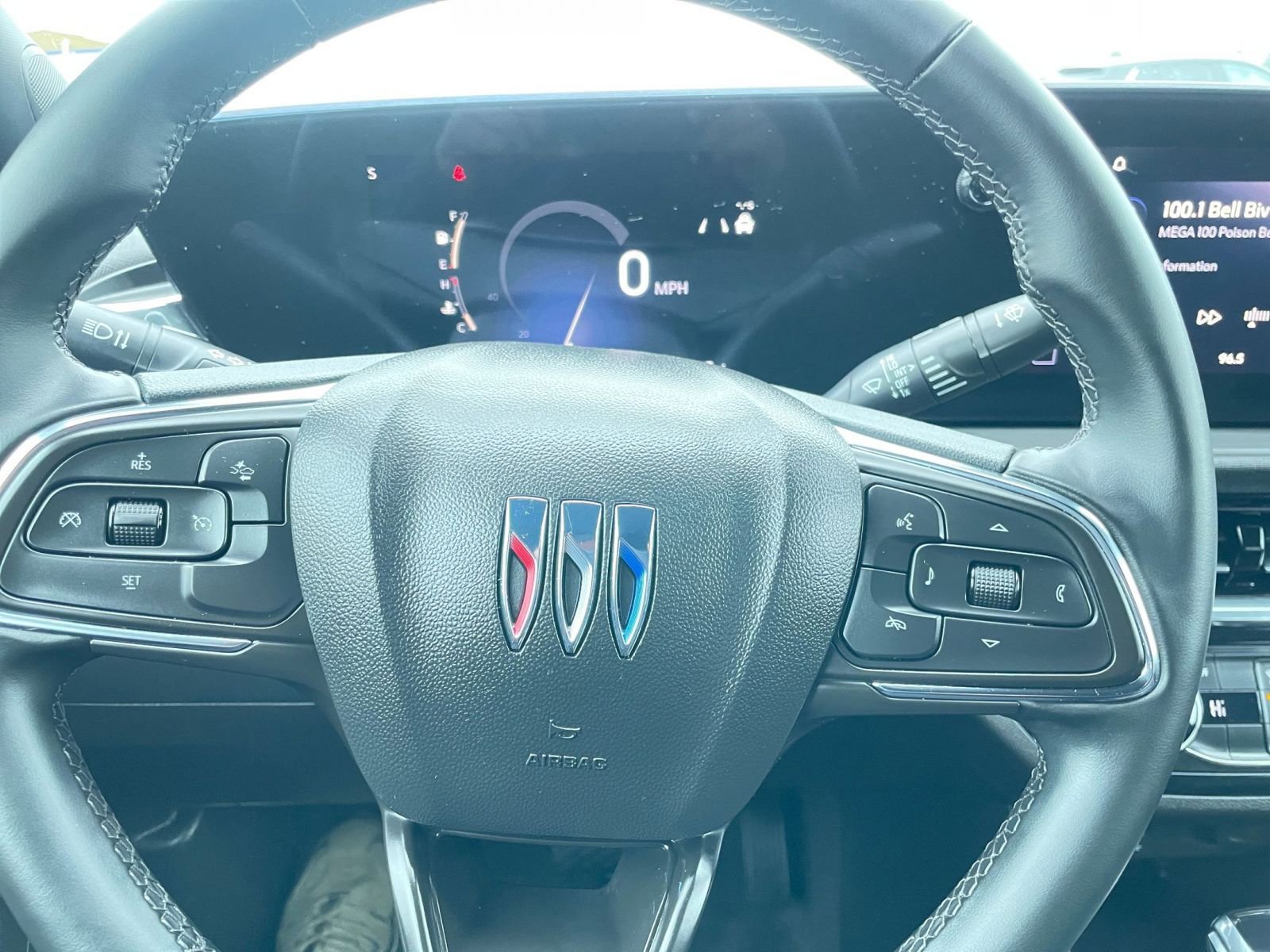 Used 2025 Buick Envista Sport Touring image 28