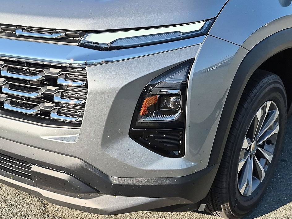 New 2027 Chevrolet Equinox LT FWD image 9