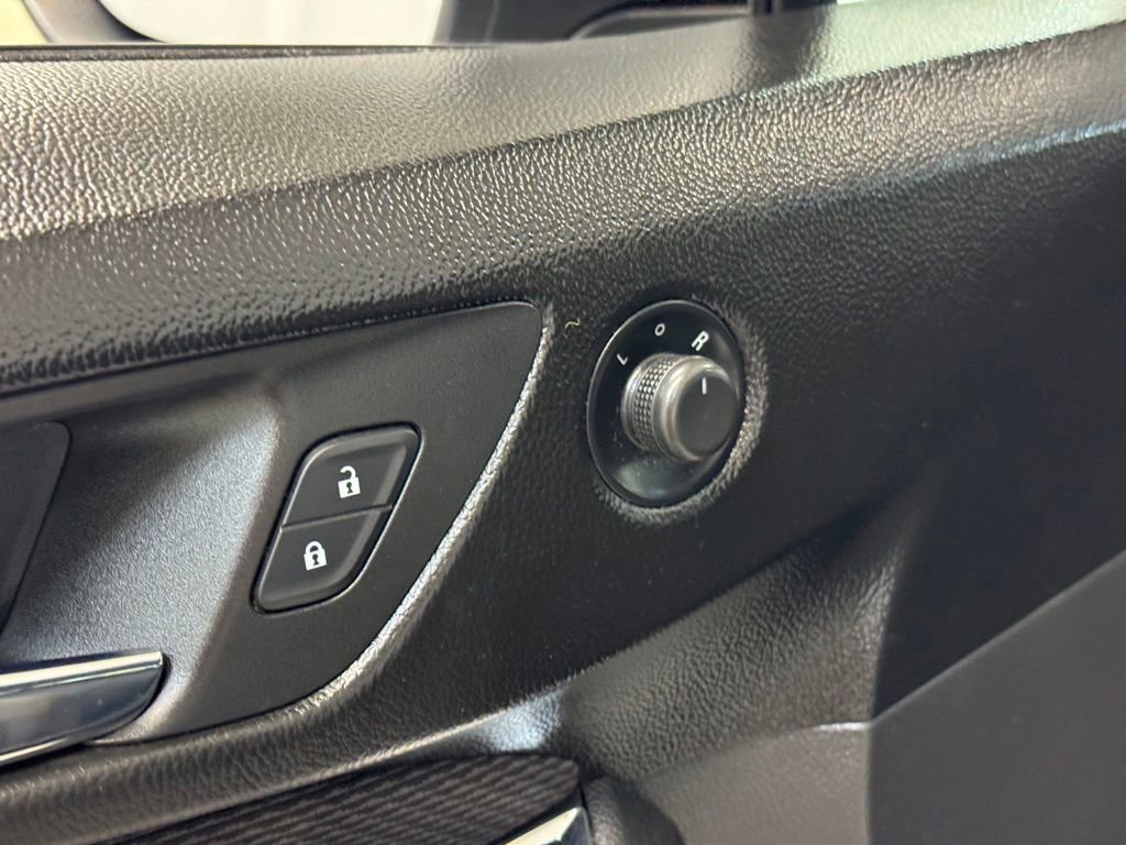 Used 2017 Chevrolet Cruze LS FWD image 9