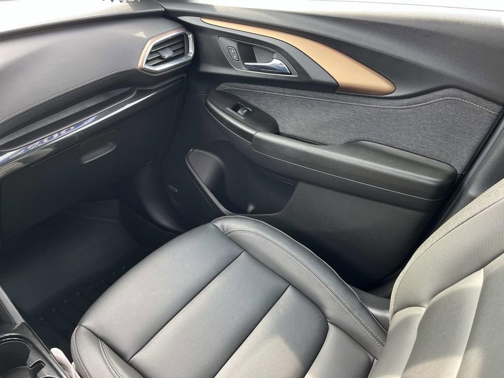 Used 2022 Chevrolet TrailBlazer ACTIV w/ Sun and Liftgate Package image 12