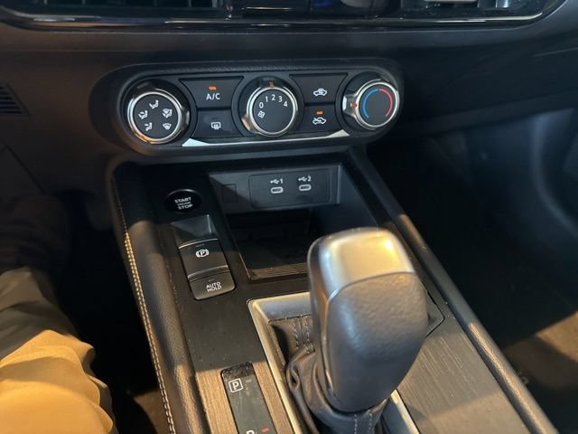 Used 2025 Nissan Kicks SV AWD/4WD image 6