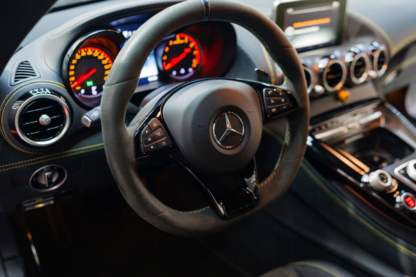 Used 2018 Mercedes-Benz AMG GT R image 30