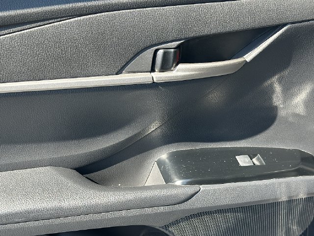 Used 2025 Toyota Camry SE FWD image 19