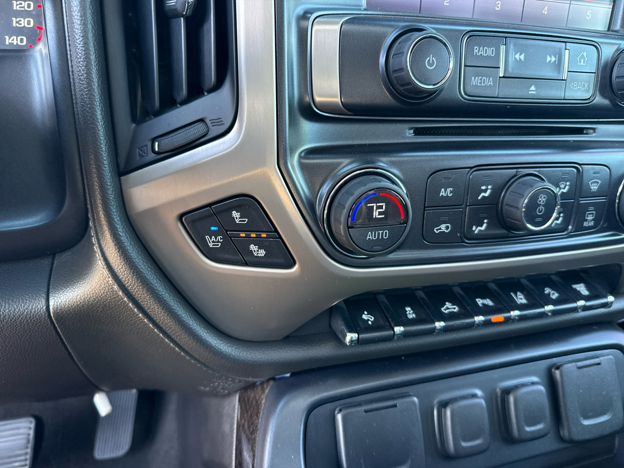 Used 2015 GMC Sierra 2500 Denali w/ Duramax Plus Package image 23