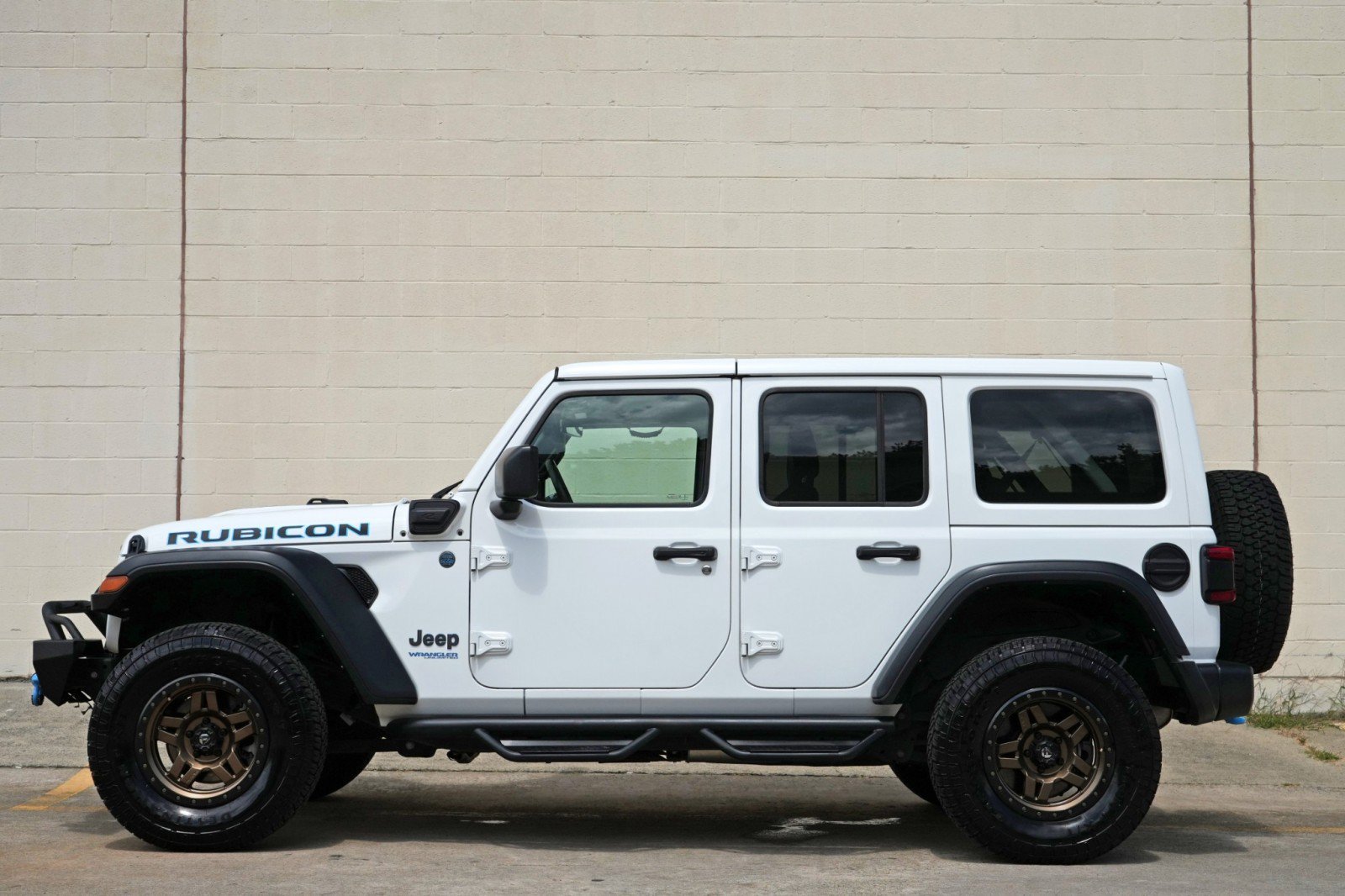 Used 2022 Jeep Wrangler Unlimited Rubicon 4xe w/ Cold Weather Group AWD/4WD image 9