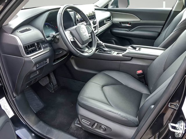 Used 2025 Toyota Grand Highlander AWD image 11